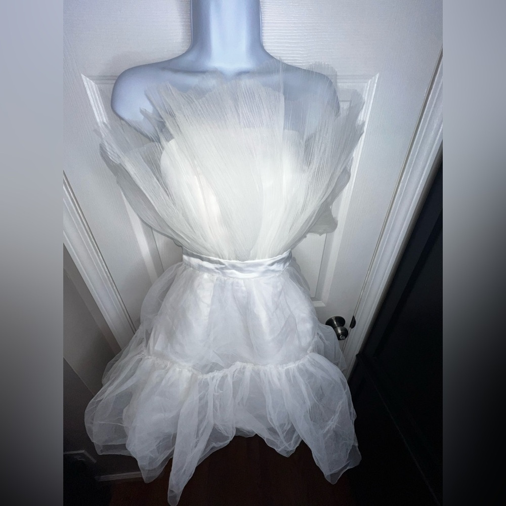NWT Showpo US 8 Amalya Mini Dress White Tiered Tulle Fit & Flare UK 12 FLAW - Picture 2 of 16